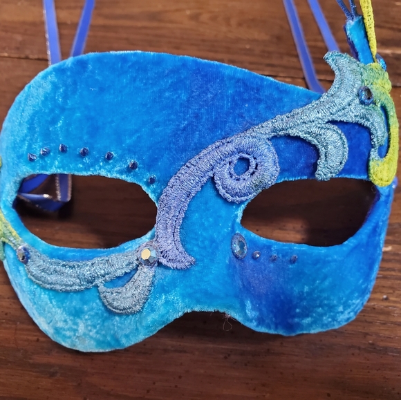 Cirque Du Soleil Mask - Picture 2 of 9